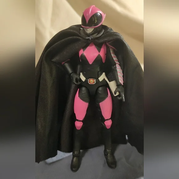 4 Power Ranger Action Figures - Picture 3 of 6